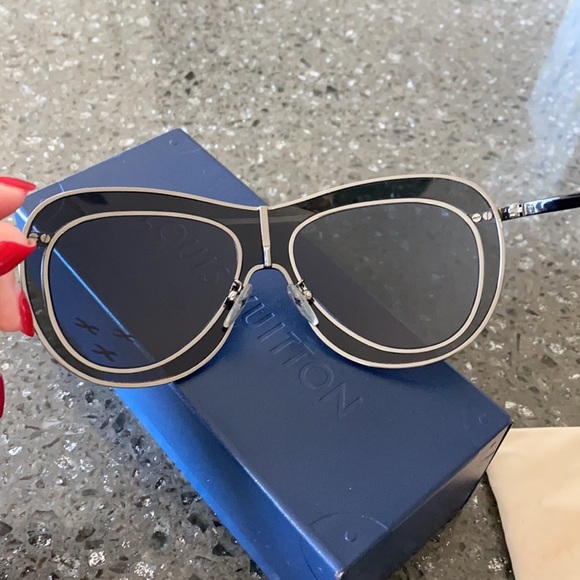 LOUIS VUITTON WOMEN SUNGLASSES - Picture 3 of 10